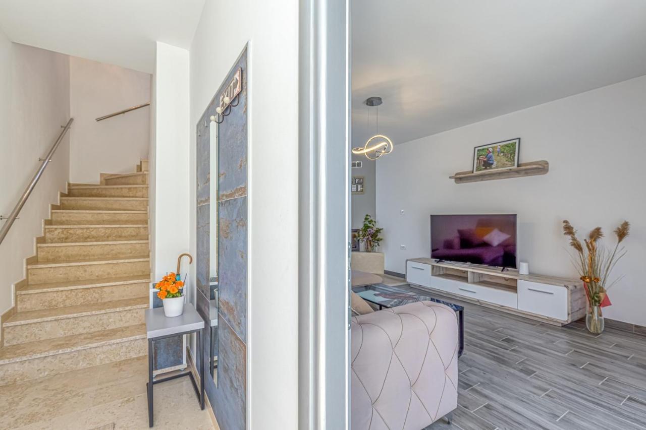 Holiday House Lidia I Rina Pican Luaran gambar
