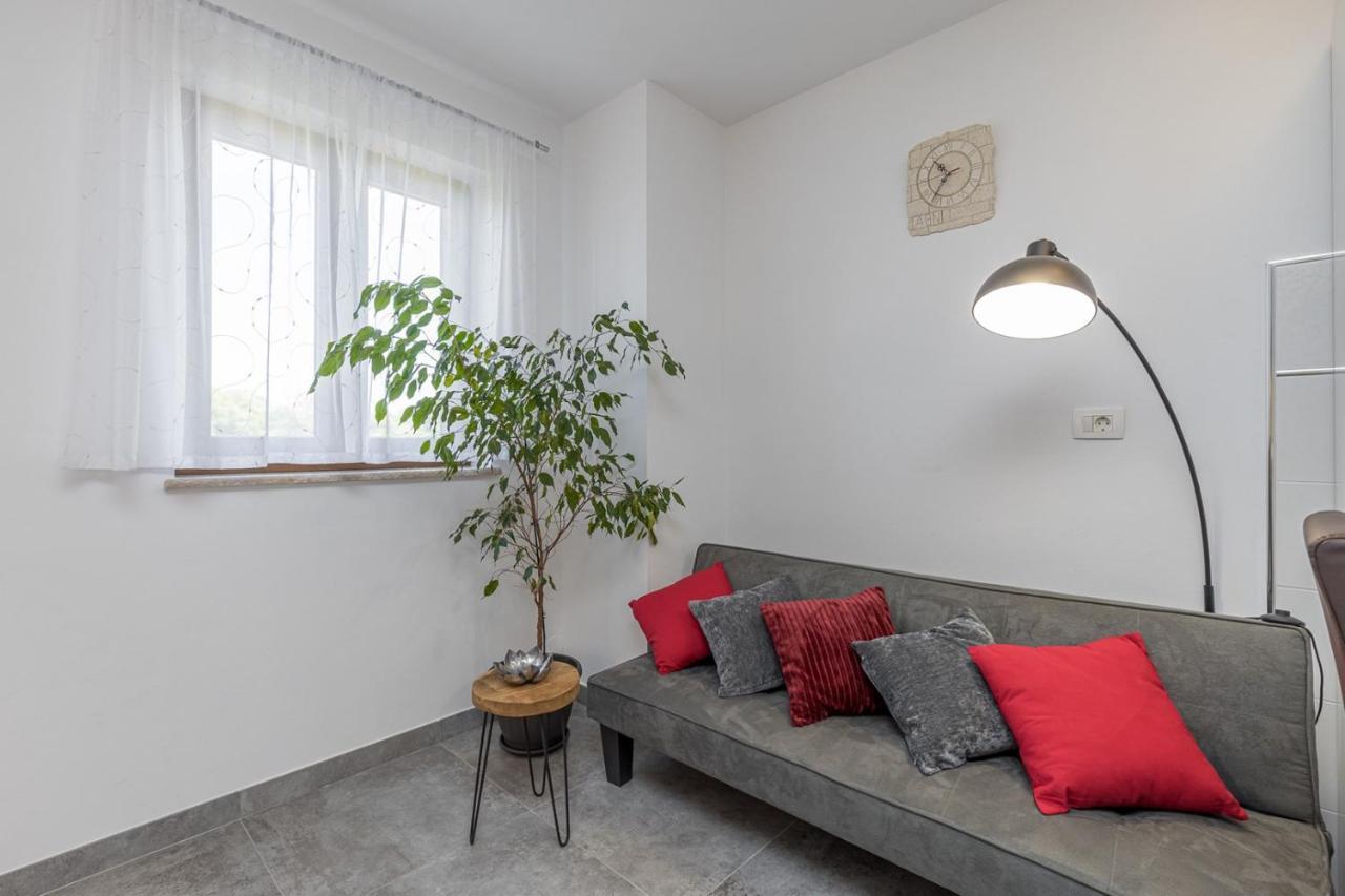 Holiday House Lidia I Rina Pican Luaran gambar